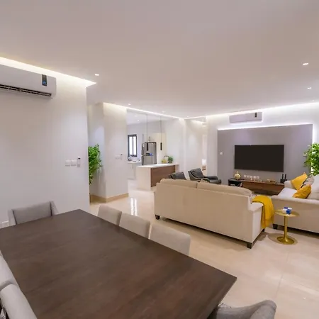 Luxurious Three-Bedroom Apartment: North Riyadh Retreat Exterior photo