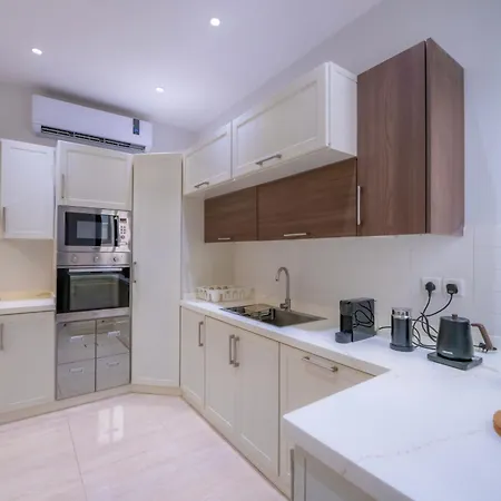 Luxurious Three-Bedroom Apartment: North Riyadh Retreat Exterior photo