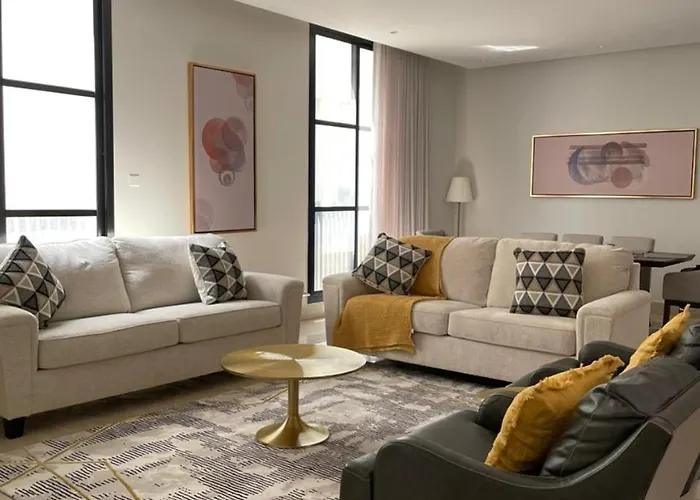 Luxurious Three Bedroom Apartment North Of Riyadh شقة فخمة مكونة من ثلاث غرف نوم شمال الرياض