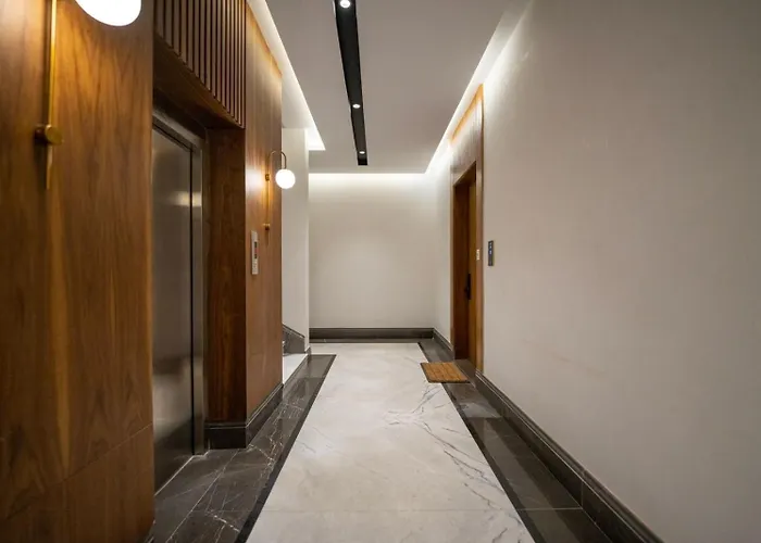 Luxurious Three Bedroom Apartment North Of Riyadh شقة فخمة مكونة من ثلاث غرف نوم شمال الرياض