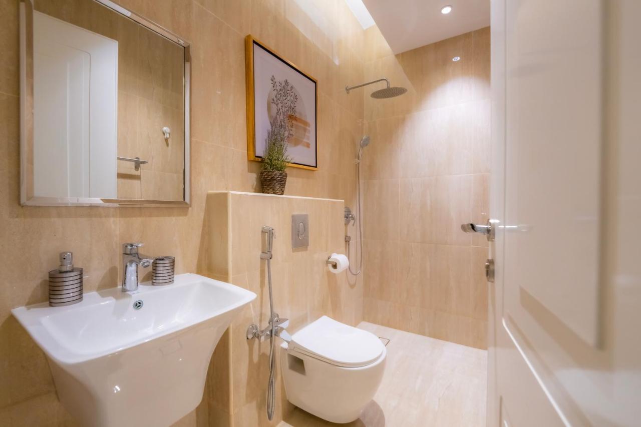 Luxurious Three-bedroom Apartment: North Retreat