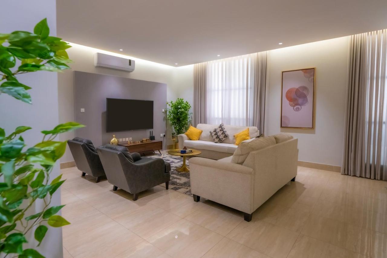 Luxurious Three-bedroom Apartment: North Retreat Apartment *