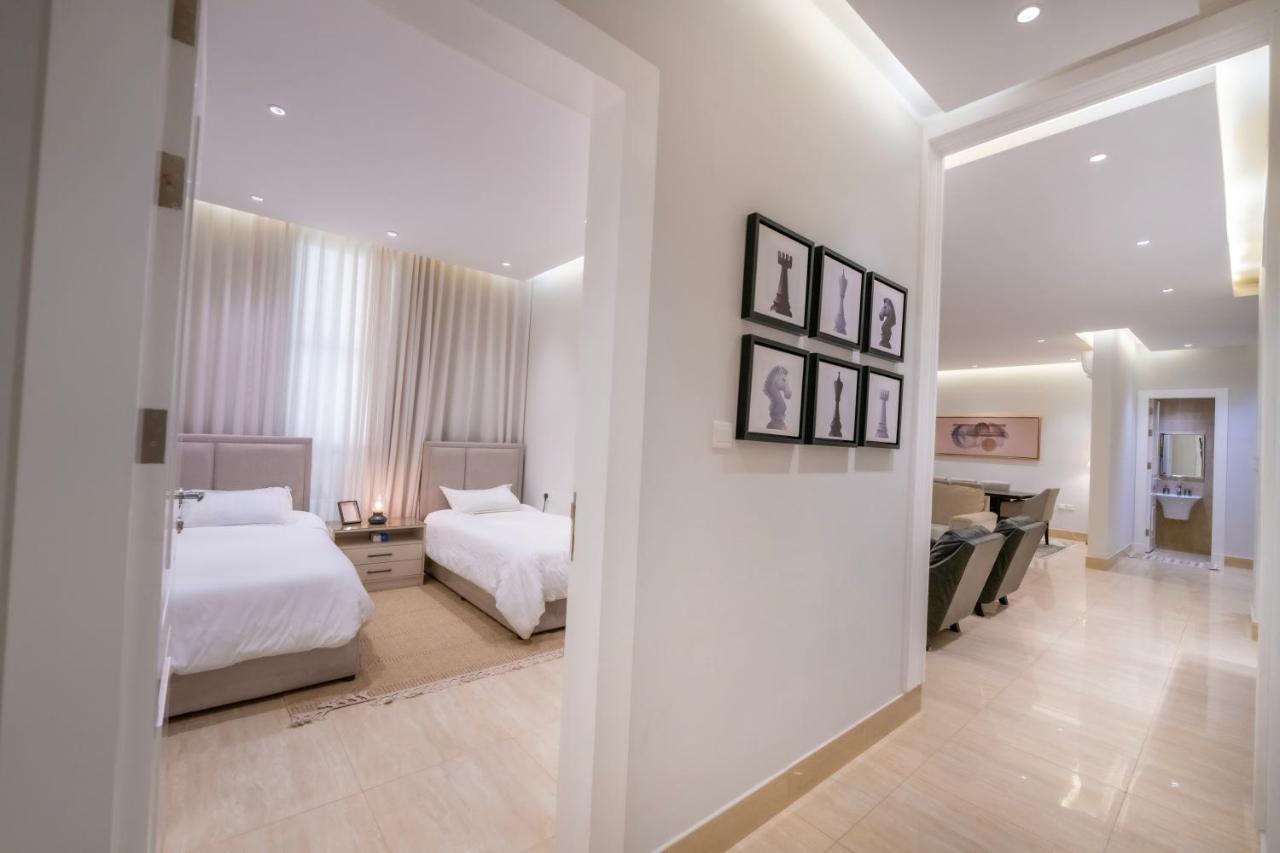 Luxurious Three-bedroom Apartment: North Retreat