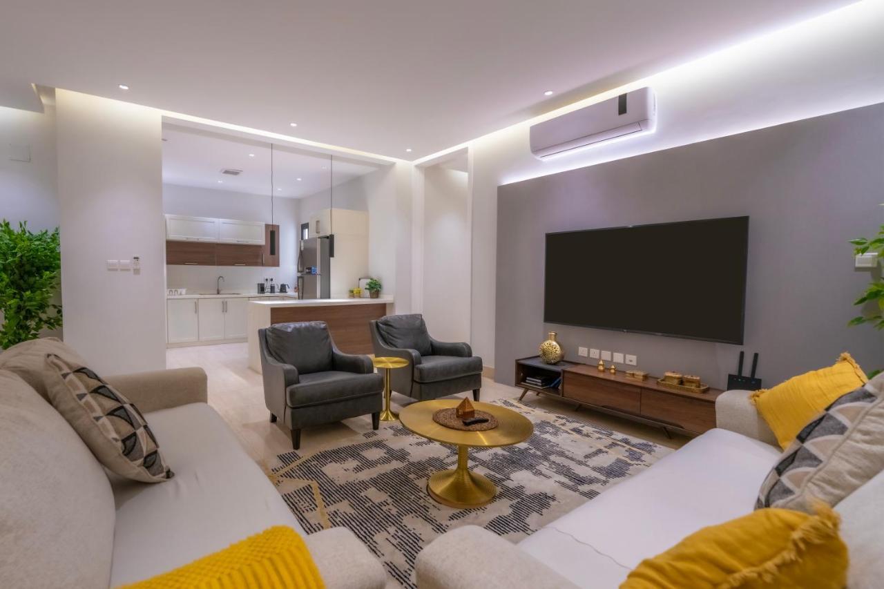 Luxurious Three-bedroom Apartment: North Retreat *