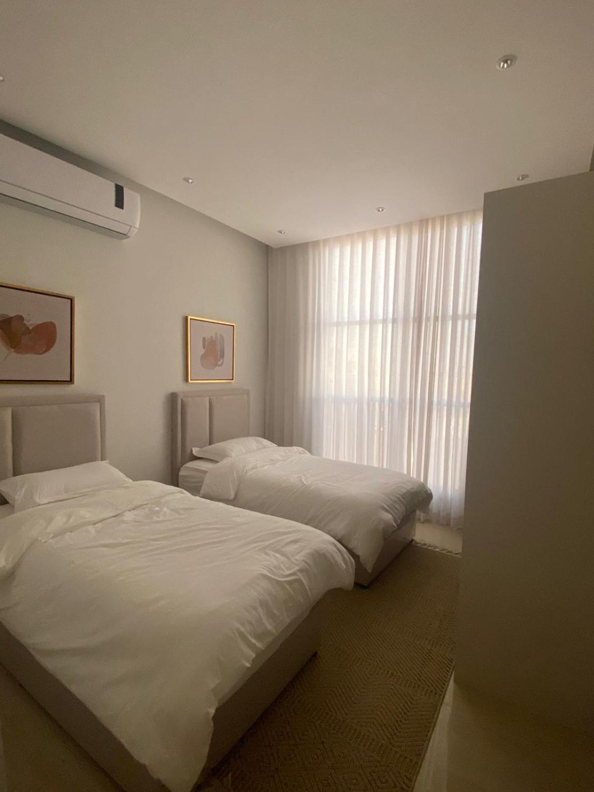 Luxurious Three-bedroom Apartment: North Retreat Apartment