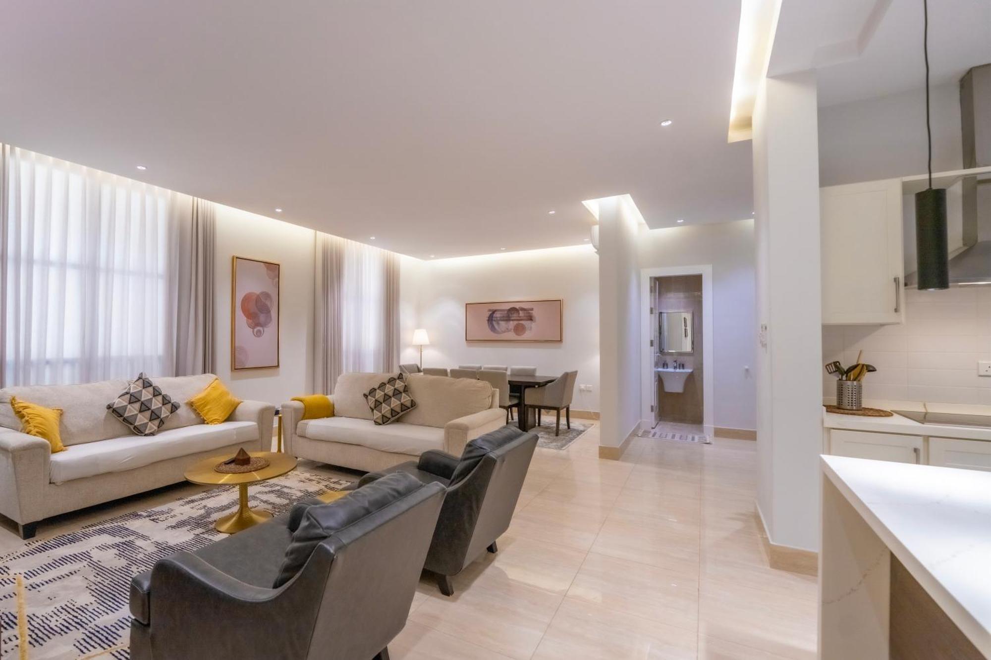Luxurious Three Bedroom North Of فخمة مكونة من ثلاث غرف نوم شمال *