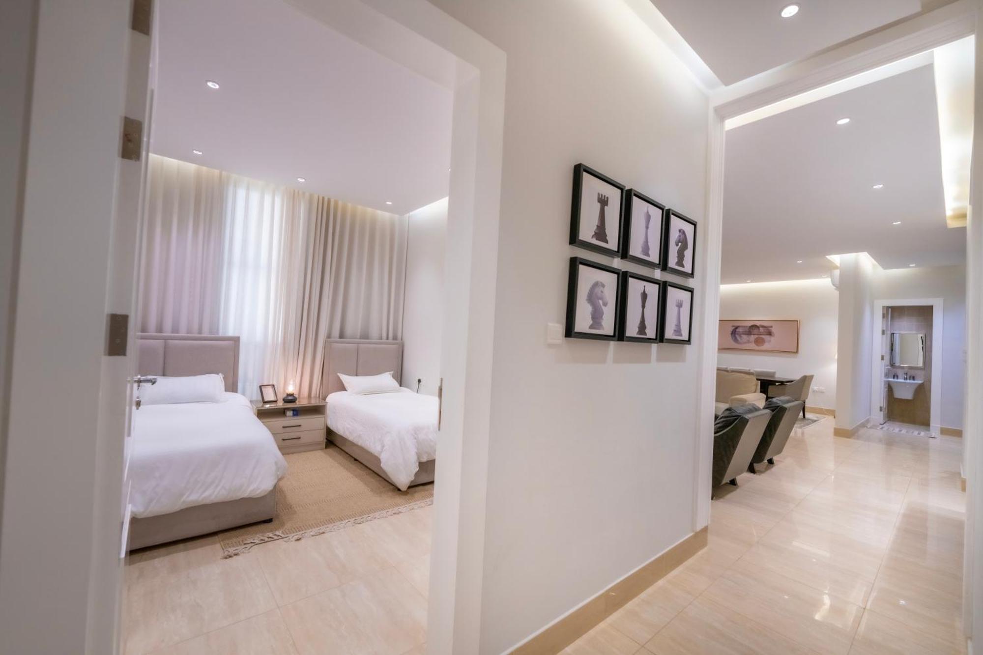 Luxurious Three Bedroom North Of فخمة مكونة من ثلاث غرف نوم شمال Appartement *